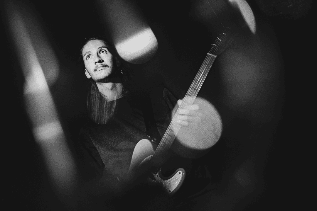 Photo 2ble Barrel - Marius Constant à la guitare - copyright Cedrick Nöt